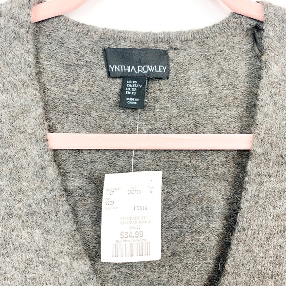 Cynthia Rowley Short Sleeve V-Neck Gray Sweater - Picture 2 of 9